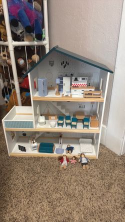 Kids doll house with accessories