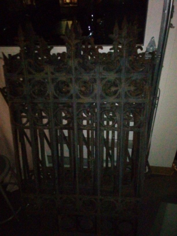 10 Heavy Cast Iron Fence Panels. Solid Yard Decor. These Very Same Panels Are Sold For Over 125 A Piece. I'm Asking 60 Per Panel Obo