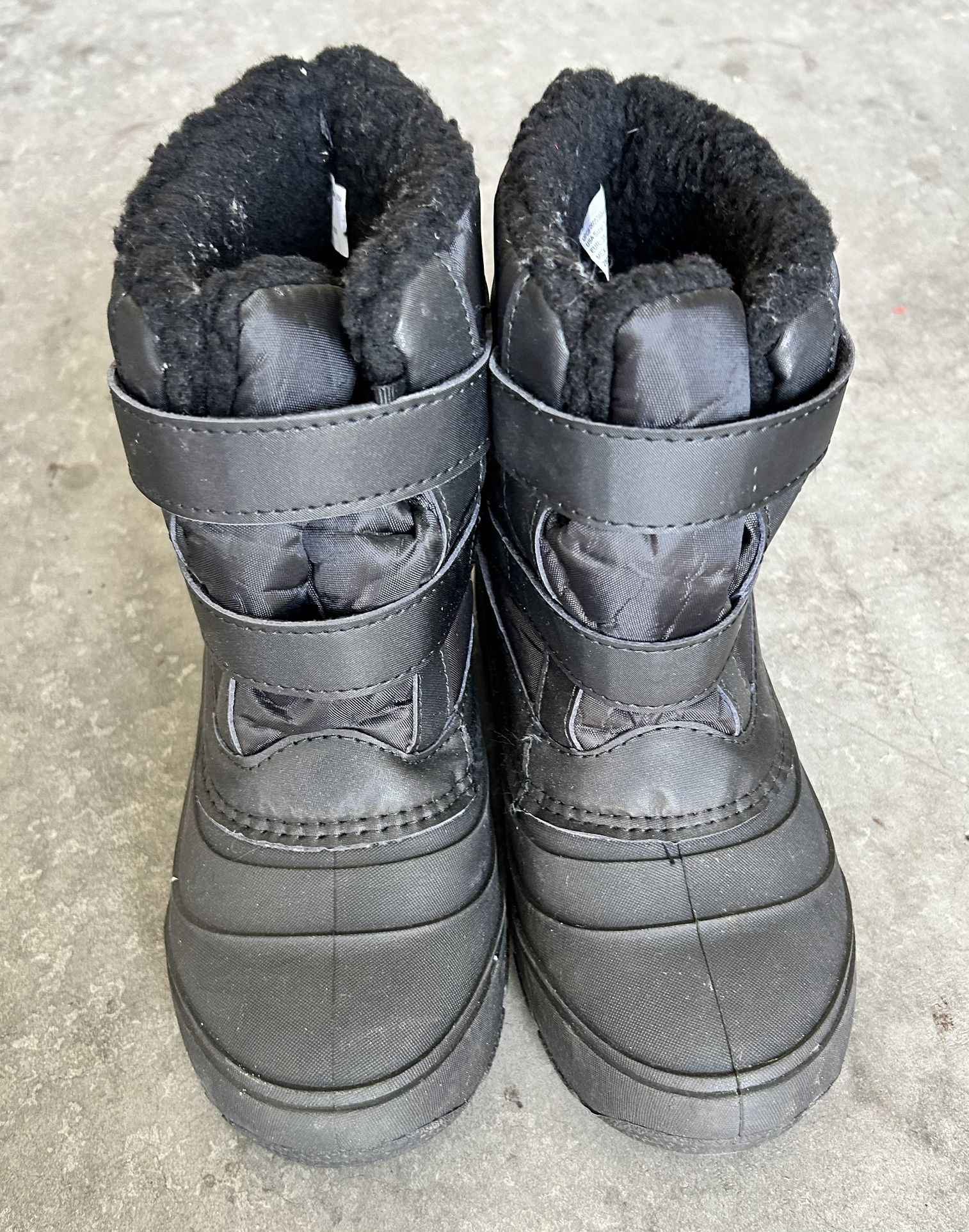 Kids Snow Boots Size 3 And 4