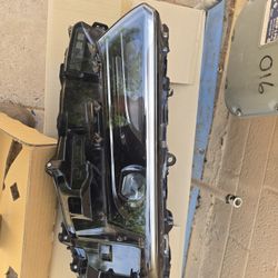 Toyota Crown Headlight 
