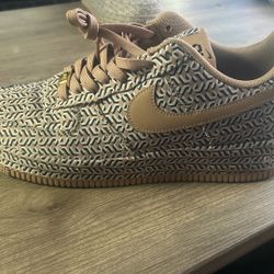NIKE