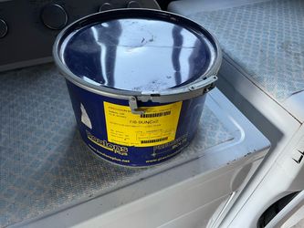 Metal bucket with lid