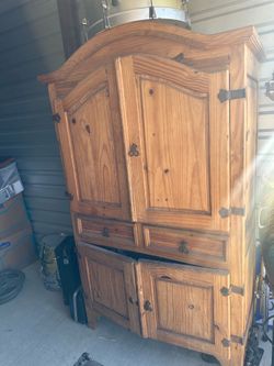 Entertainment center/cabinet