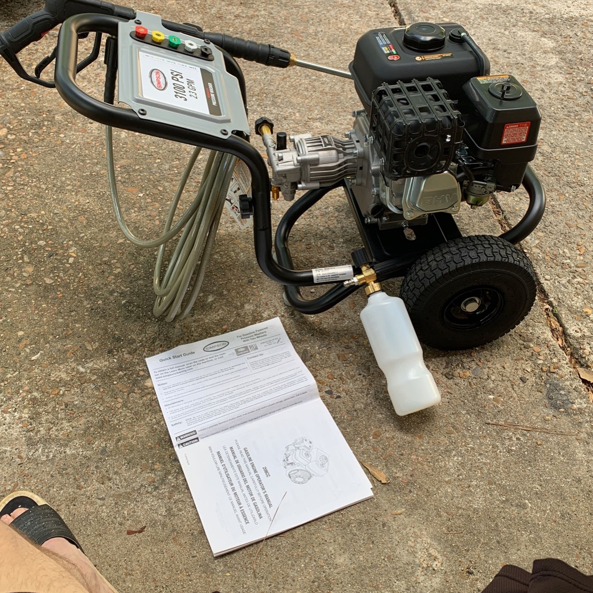 Simpson Megashot Pressure Washer And Soap Foamer/Blaster. 3100 PSI. MS61217