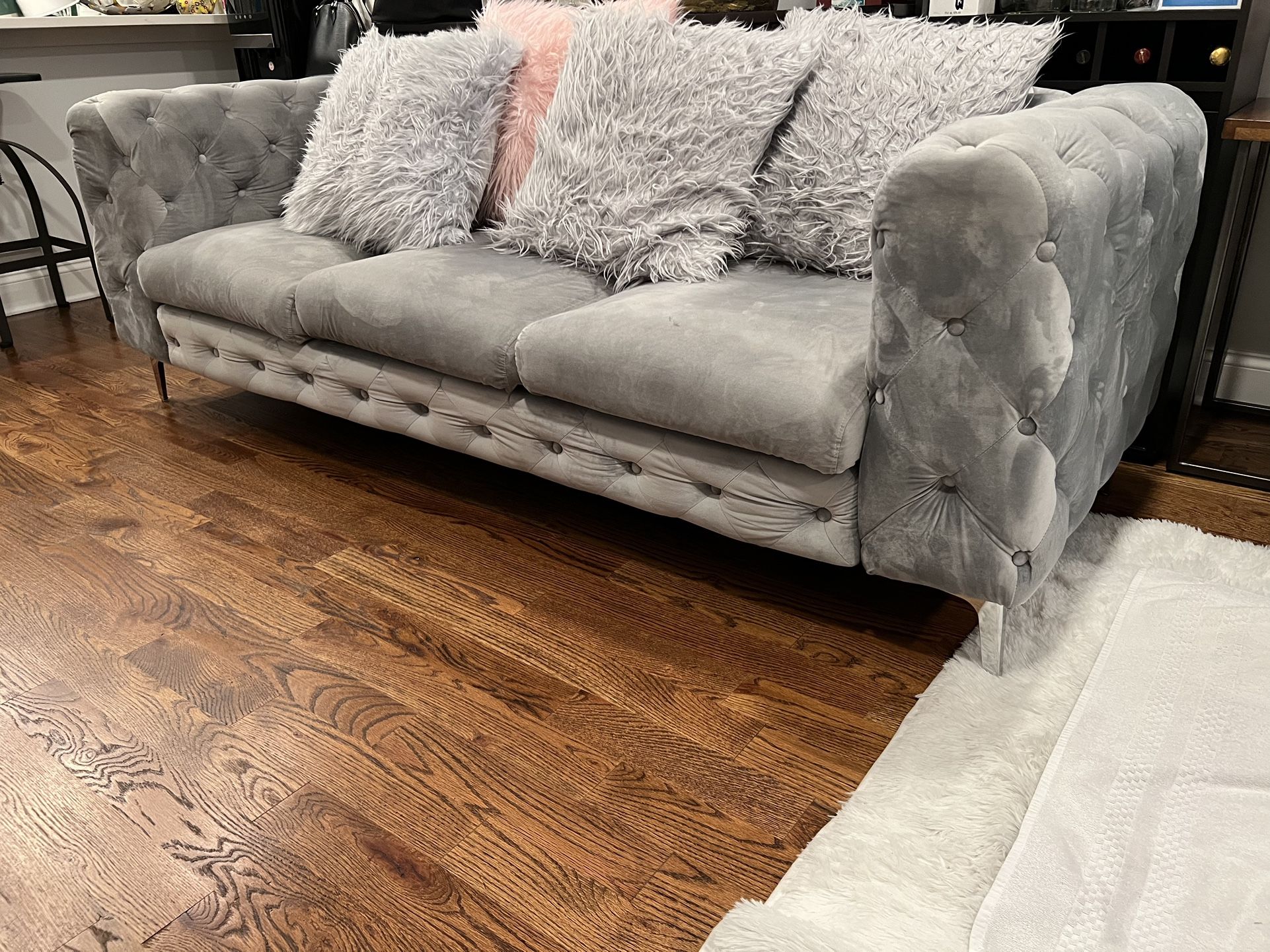 Sofa (Just Like New)