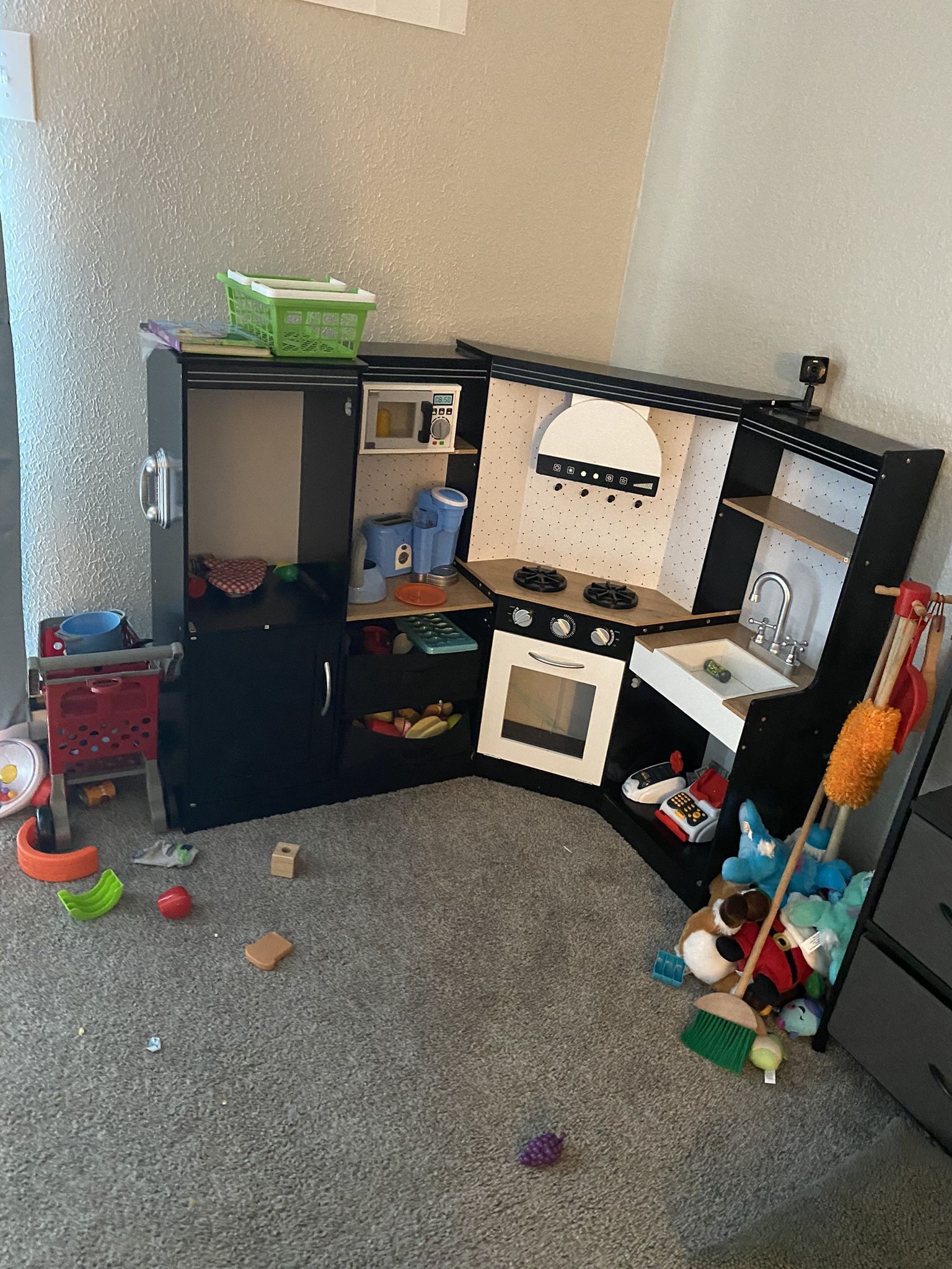 Kitchen Set And All The Accessories