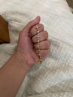 Mini cross diamond bracelet/gold.