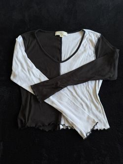 Size Large Womens black and white long sleeve 