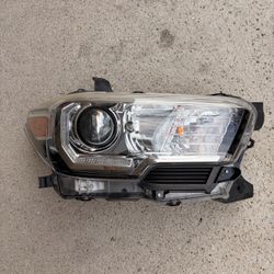 2016 2017 2018 2019 2020 2021 2022 TOYOTA TACOMA HEADLIGHT HALOGEN WITH LED DRL PASSENGER SIDE “R” ORIGINAL COMPLETE OEM