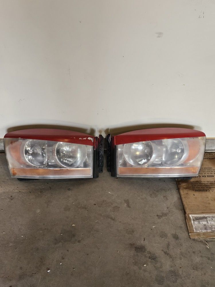 2007 Dodge Ram 1500 SLT Headlights