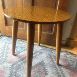 Round End Table 
