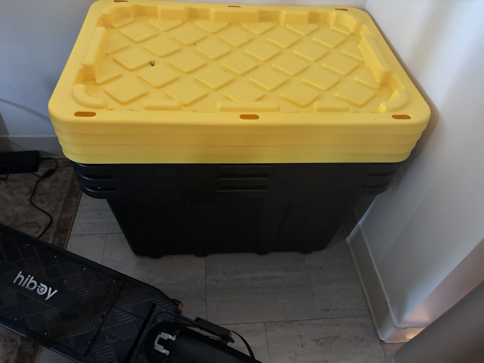 4 / 27 Gallon Totes W/lids
