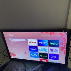35’ Toshiba  Flatscreen With Roku 