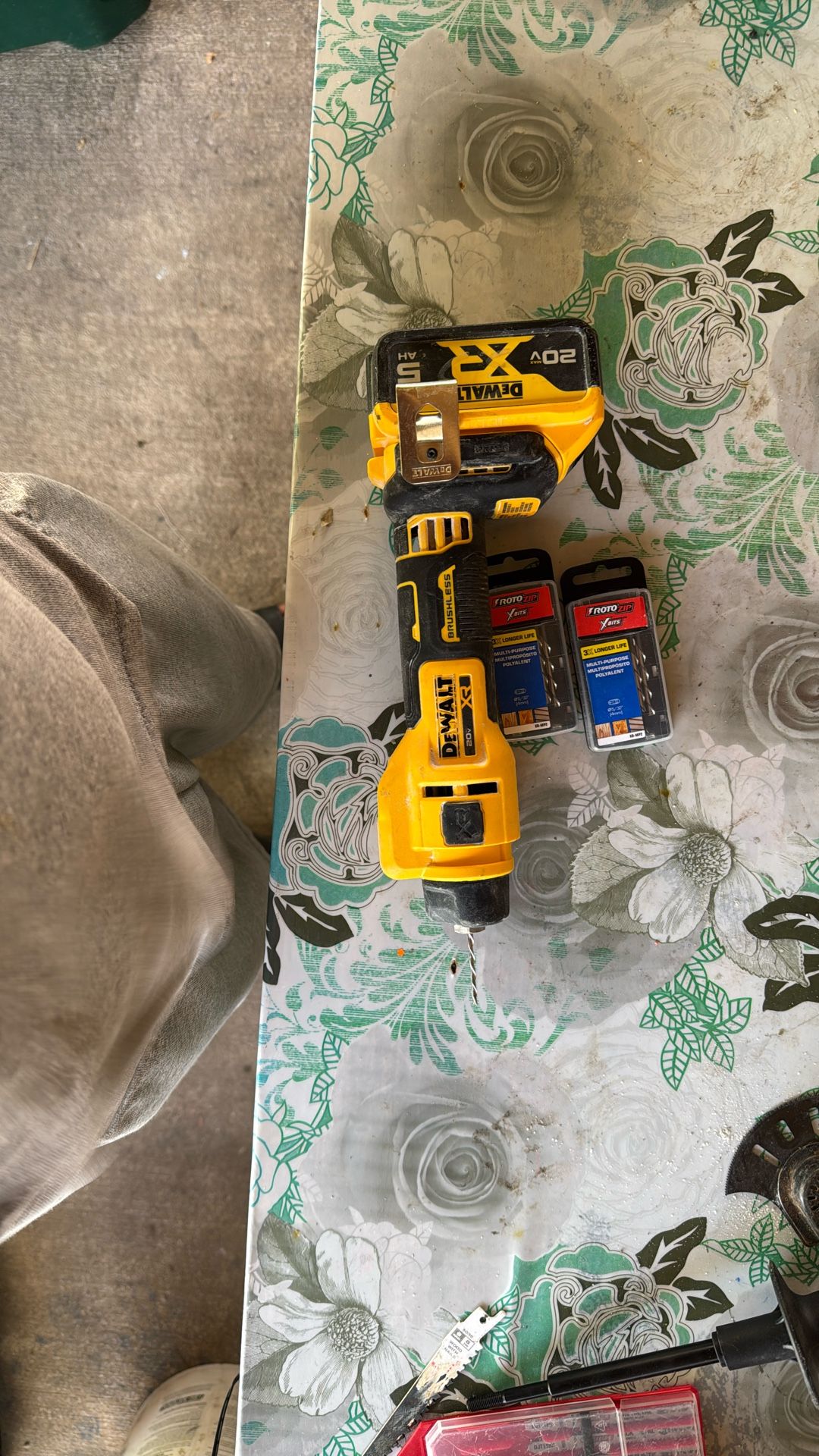 20v brushless drywall cut out tool router with 20v 5 ah battery