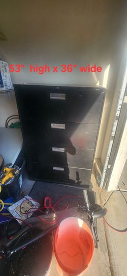 Very good condition tools box/ caja de herramientas en muy buena condiciones