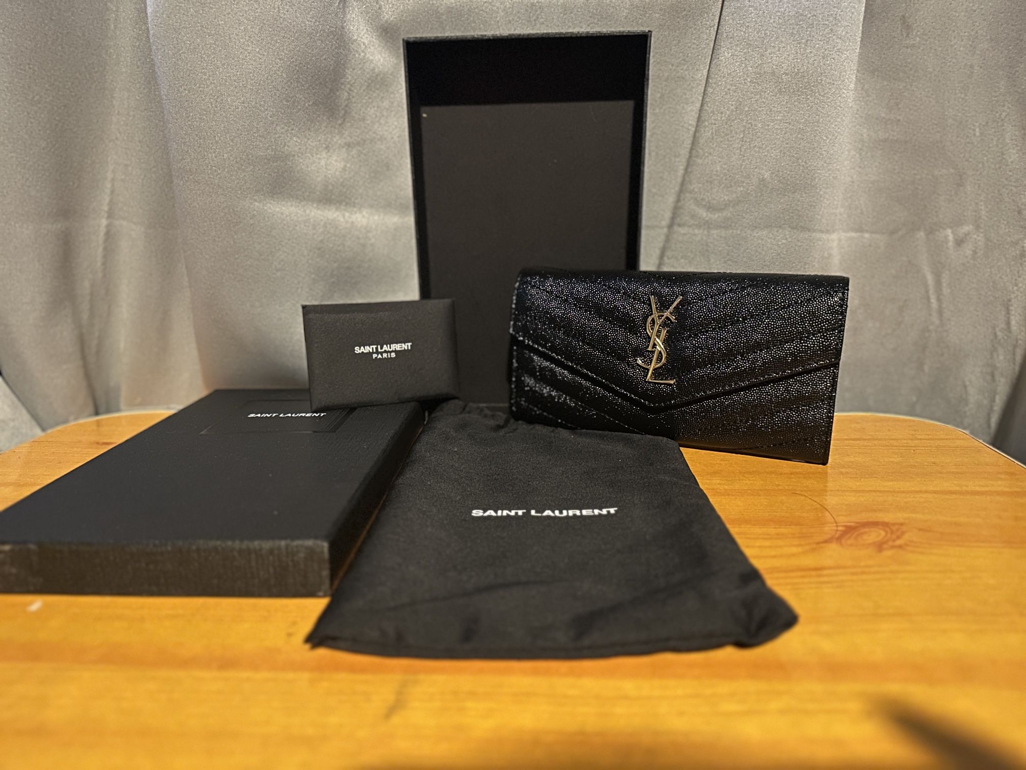 CASSANDRE MATELASSÉ FRAGMENTS FLAP CARD CASE IN GRAIN DE POUDRE LEATHER