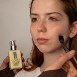 Clinique Dramatically Different Moisturizing Gel — Oil-Free — Excellent Condition