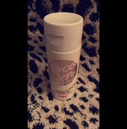 Vitoria secret.!! Mini lotion coconut oil + vanilla body lotion.!! $6
