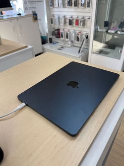 MacBook Air 13" M2 MacBook Air 13" M2 8GB Ram 256GB SSDRam 256GB SSD