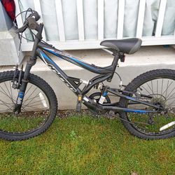 Hyper mountain bike