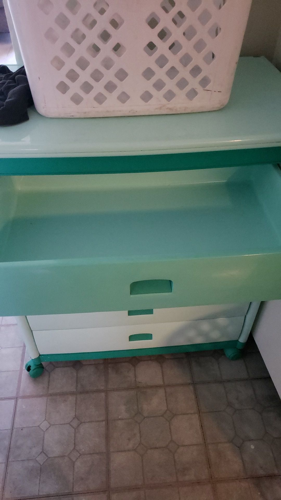 GREEN PLASTIC DRAWER