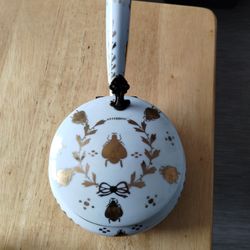         (Vintage Crumb Catcher) 