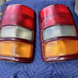 2002 Chevrolet Suburban Tahoe Taillights 