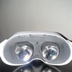 Meta quest 2 in white