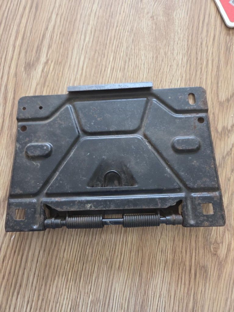 1969-70 GTO/LEMANS LICENSE PLATE FUEL DOOR