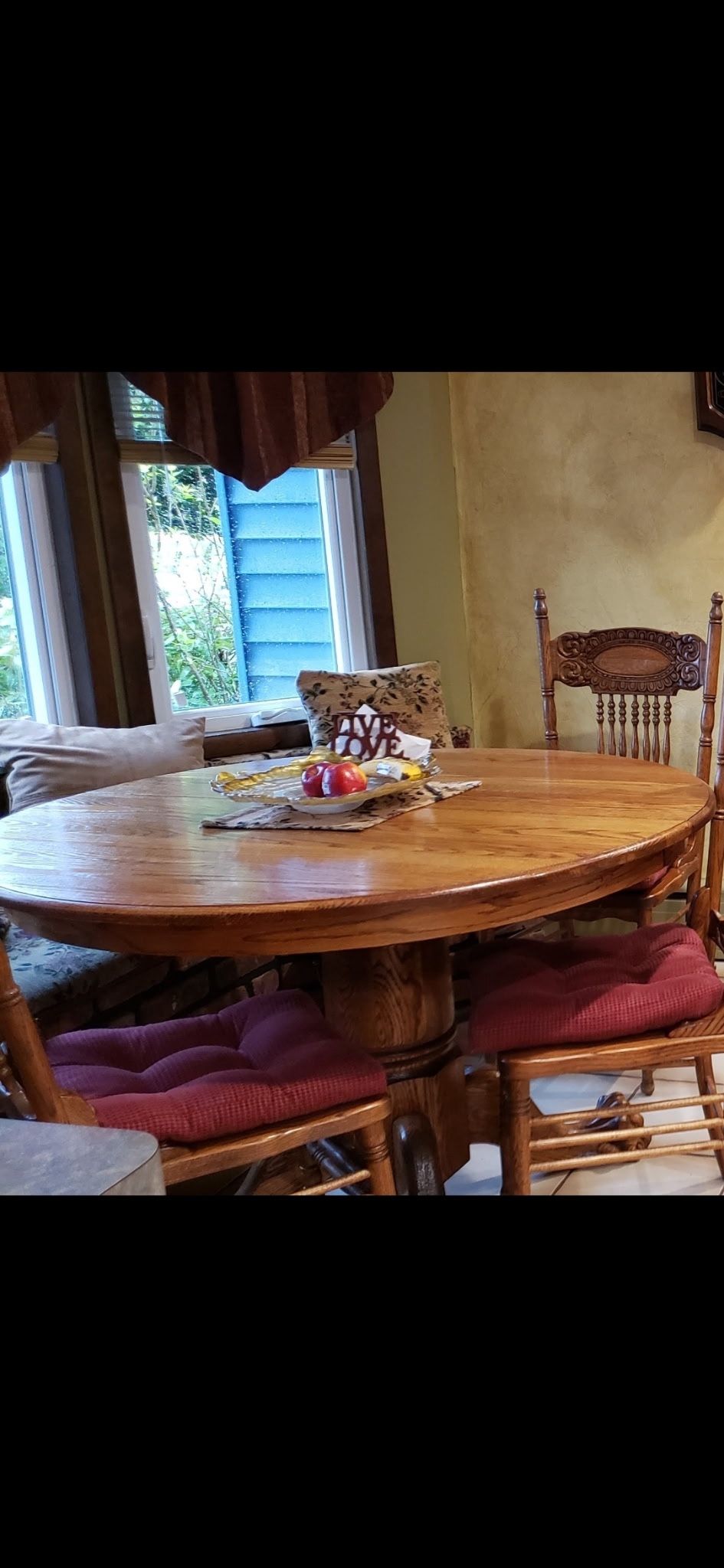 Vintage Solid Oak Round Kitchen/dining Table And 4 Pressed Back Chairs 