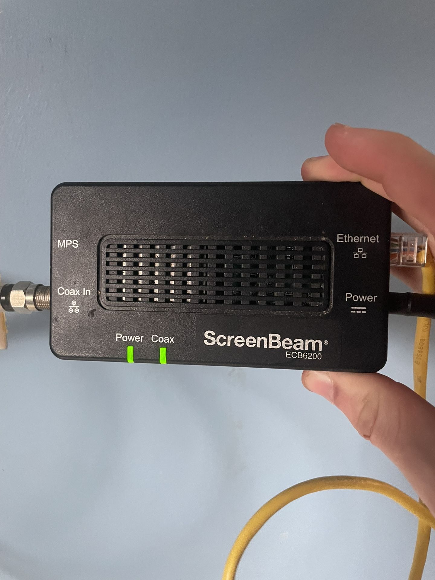 ScreenBeam for Xbox And Pc Comes with everything in the picture