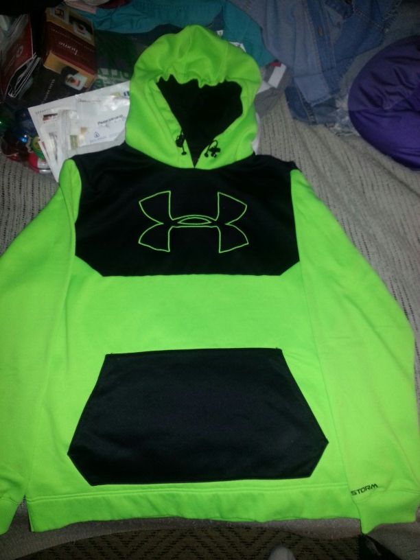 New UNDER ARMOUR HOODY LARGE