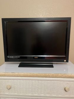 Vizio Flat Screen 32 inch LCD display with HD display