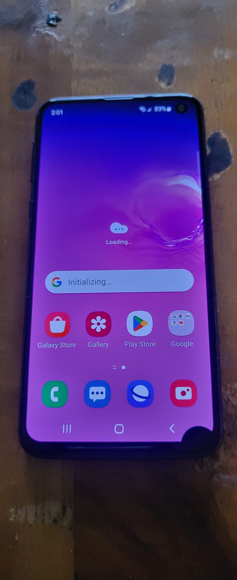 
9)GALAXY S10e. UNLOCKED FOR ANY CARRIER EVERYTHING WORKS 100%. HAS A BLACK SPOT ON BOTTOM RT CORNER.
