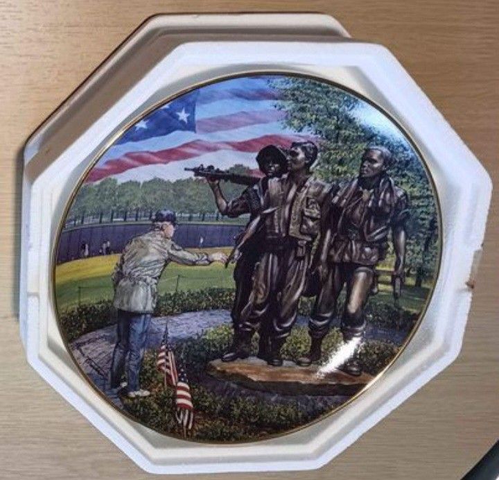 TOUCHING THE MEMORY" A NUMBERED COLLECTOR'S PLATE FOR THE FRANKLIN MINT, *READ THE DESCRIPTION*