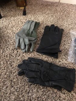 Assorted military gloves