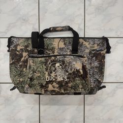 Buc-ee's 24 Can Insulated Soft Cooler Bag Camouflage Camo w/ Shoulder Strap