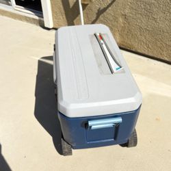 Igloo 110QT Wheeled Cooler – Holds 168 Cans
