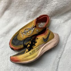 Nike Vaporfly 2 “Ekiden Gold” Size 9