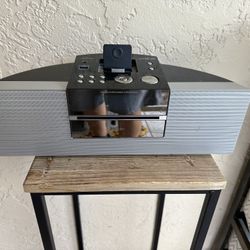 Phillips IPOD Radio. In Good Working Conditions 