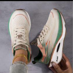 Size 41 8.5 /9 brand new (NUEVOS)