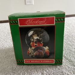 Christmas Around Thd Works Water Globe $15