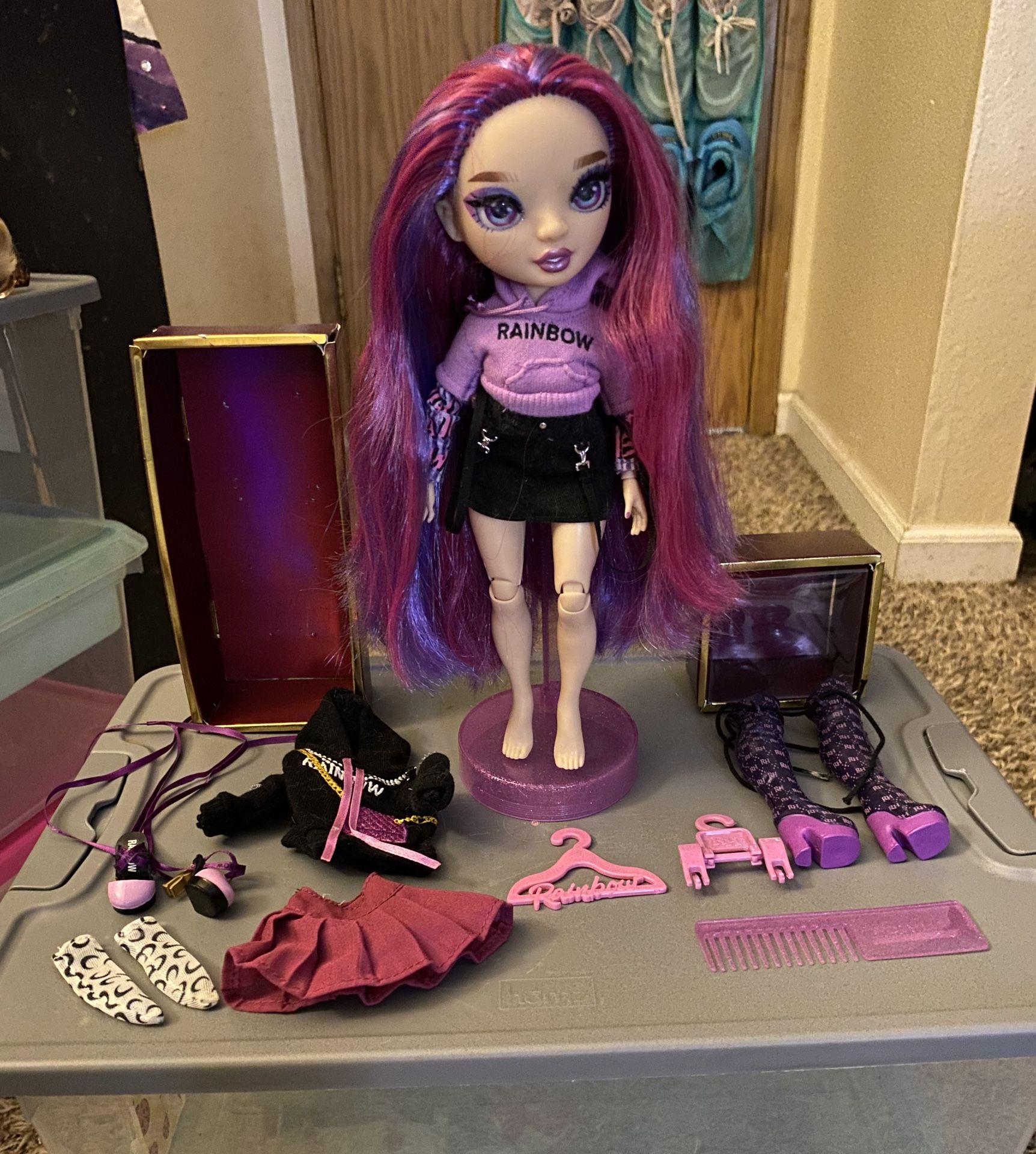 Rainbow High Emu Vanda Orchid Purple Fashion Doll Series 3 