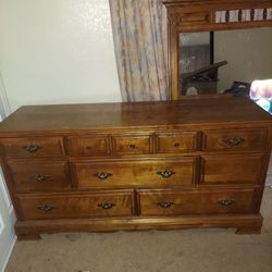 NICE Dresser
