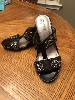 NEW NEVER WORN MOOTSIES TOOTSIES BLACK LADIES SLIP DRESS SANDALS