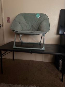 Folding table
