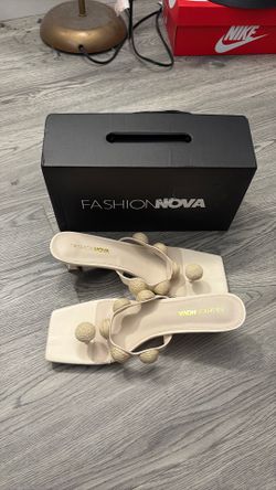 $8 cream color kitten heels size 10