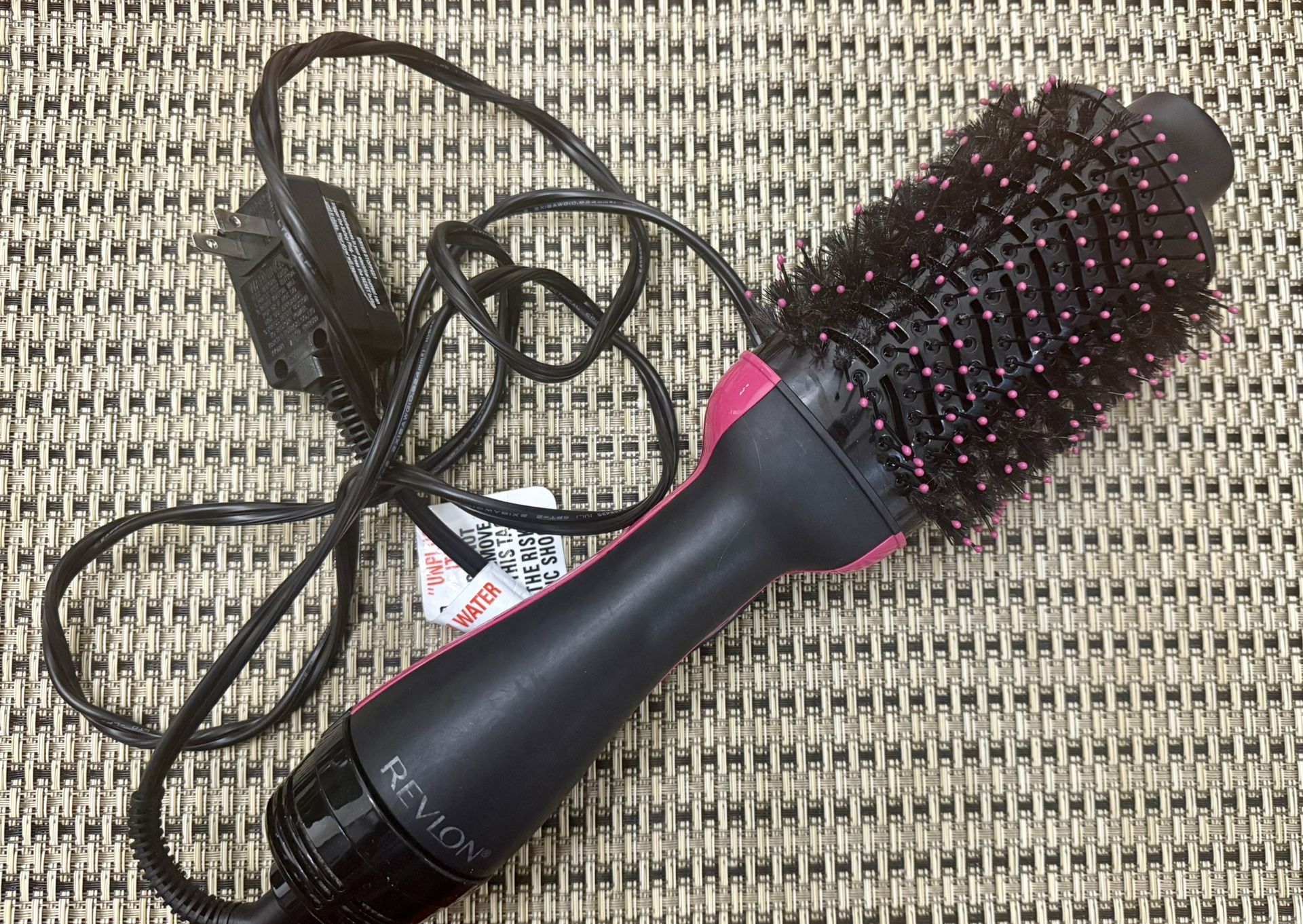 🌸 Revlon One-Step Hair Dryer & Volumizer Brush – Model RVDR5222 🌸
