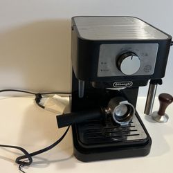  De’Longhi Espresso Machine + Portafilter & Tamper 