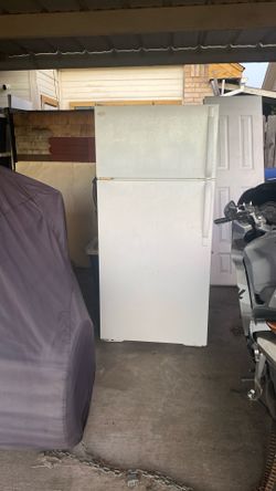 Refrigerator With Ice Maker
